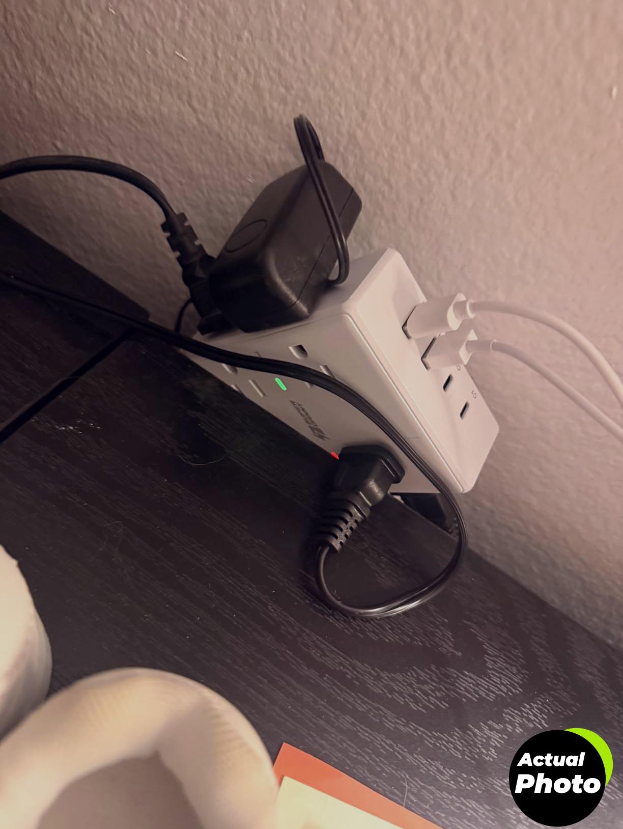 extension-cord-surge-protector-10ft-flat-plug-foto-1